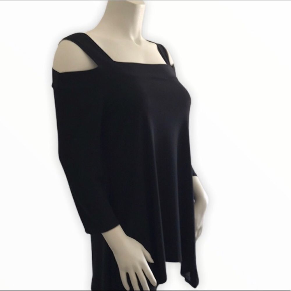 Caribe Small Black Shark Bite Cold Shoulder Top - Picture 3 of 6